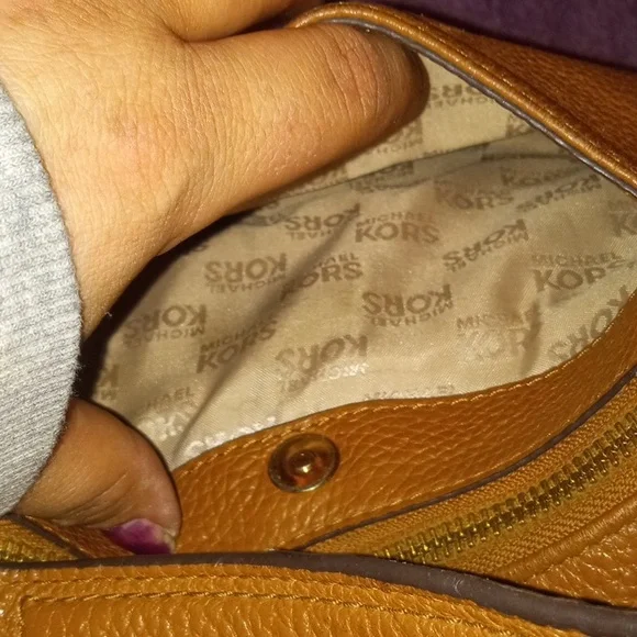 🚨 SOLD🚨Michael Kors pebble leather shoulder bag/ hobo bag and matching wallet - Picture 4 of 15